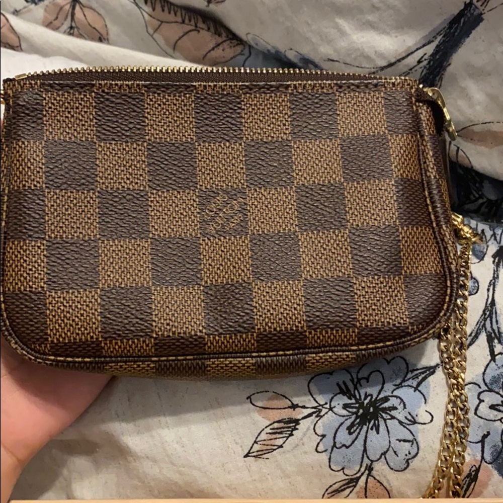 Louis Vuitton Mini pochette accessoires